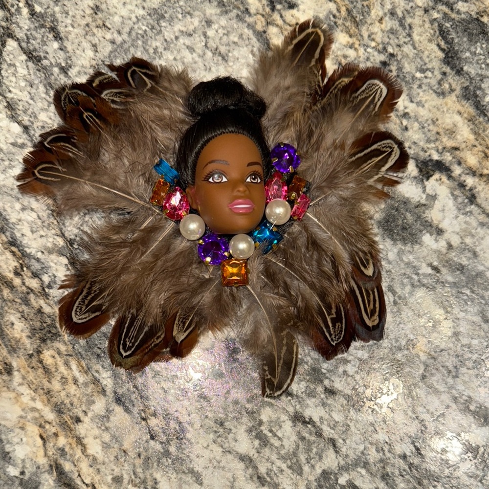 Elegant Feathered Brooch with Gem Accents
